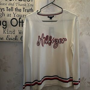 #136 Nwt Tommy Hilfiger sweater